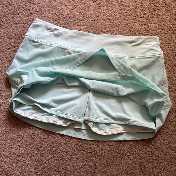 LULULEMON Run: Chase Me Skirt in Aquamarine Sz. 8 - Picture 7 of 9